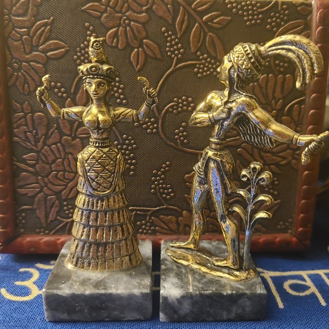 Snake Goddess and Lily Prince figurines from a Knossos souvenir shop
